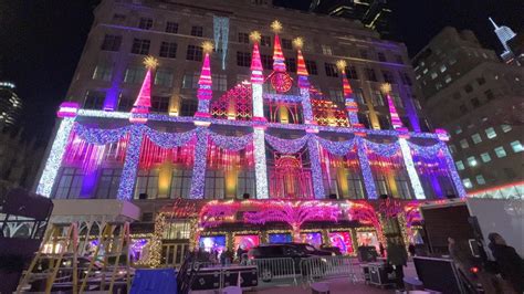 Saks Fifth Avenue cancels annual holiday light show